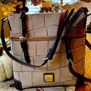 Dooney & Bourke  crossbody leather handbag